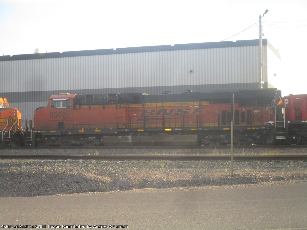 BNSF 8002